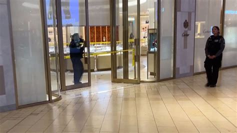 yorkdale rolex store robbery|Cops hunting suspects in brazen Yorkdale smash and grab .